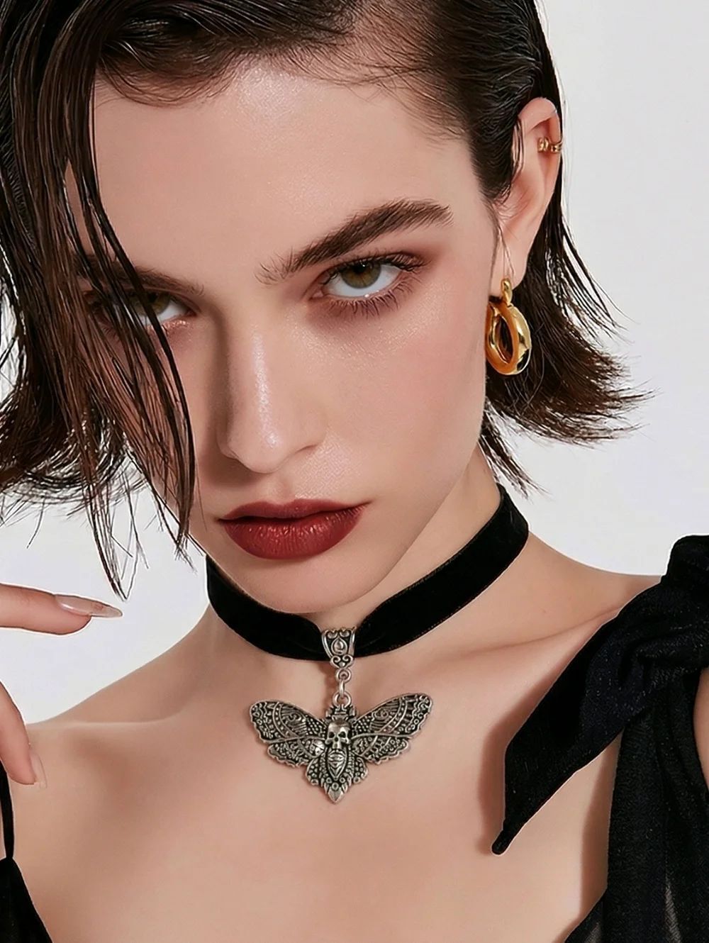 Death Head Moth Velvet Choker Gothic Skull Deadhead Pendant Spooky Chic Collar